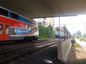 Rychlík na koridoru mezi Prahou a Kolínem zastavil jen asi dvacet metrů od... Rychlík na koridoru mezi Prahou a Kolínem zastavil jen asi dvacet metrů od...