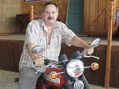 Broněk Černý, který hrál ve Slunce, seno... Vencu Konopníka, zapózoval při... Broněk Černý, který hrál ve Slunce, seno... Vencu Konopníka, zapózoval při...