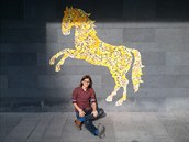 Vojtěch Drnek s origami ostravského koně, vytvořeným v rámci nedávného... Vojtěch Drnek s origami ostravského koně, vytvořeným v rámci nedávného...