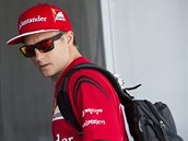 RADŠI JDU NA VÝLET. Kimi Räikkönen opouští po pátečních trénincích Velké ceny RADŠI JDU NA VÝLET. Kimi Räikkönen opouští po pátečních trénincích Velké ceny