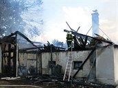 Požár zničil dům v Heřmanicích u Oder. Majitelé zrovna dokončovali jeho... Požár zničil dům v Heřmanicích u Oder. Majitelé zrovna dokončovali jeho...