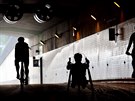 HRA STÍNŮ. Průjezd cyklistů tunelem Blanka nabídl zajímavou podívanou také... HRA STÍNŮ. Průjezd cyklistů tunelem Blanka nabídl zajímavou podívanou také...