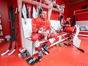 Martin Adamský na svém místě v nové třinecké šatně. Martin Adamský na svém místě v nové třinecké šatně.
