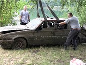 Vytahování auta z vody Vytahování auta z vody