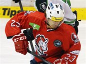 Jan Kolář v červeném dresu Pardubic Jan Kolář v červeném dresu Pardubic