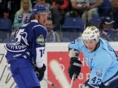 Petr Kuboš (vlevo) v dresu Komety Brno během utkání s Nitrou. Petr Kuboš (vlevo) v dresu Komety Brno během utkání s Nitrou.