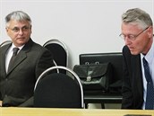 Jiří Kunát (vlevo) a Ladislav Nermuť z bývalého vedení Dostihového spolku jsou... Jiří Kunát (vlevo) a Ladislav Nermuť z bývalého vedení Dostihového spolku jsou...