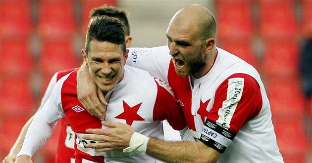 GÓL! Kapitán fotbalistů pražské Slavie Martin Latka (vpravo) oslavuje s Jiřím... GÓL! Kapitán fotbalistů pražské Slavie Martin Latka (vpravo) oslavuje s Jiřím...