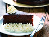 Sacher je dortík s meruňkovou náplní potažený čokoládou. Sacher je dortík s meruňkovou náplní potažený čokoládou.