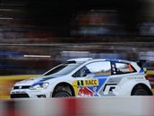 Sebastien Ogier se svým volkswagenem při Katalánské rallye. Sebastien Ogier se svým volkswagenem při Katalánské rallye.