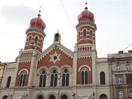 Jeden z klenotů plzeňské architektury. Velká synagoga z konce 19. století má 45 metrů vysoké věže a je jednou z největších synagog na světě.
