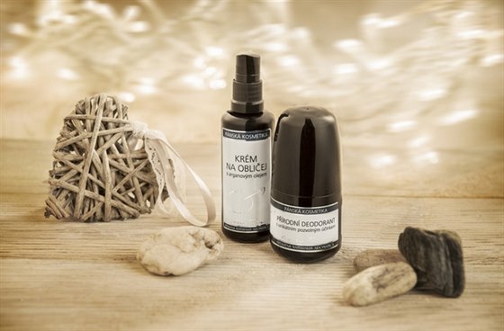 Vánoční okouzlení přírodní aromaterapeutickou kosmetikou Vánoční okouzlení přírodní aromaterapeutickou kosmetikou
