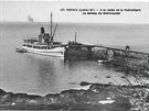 Saint-Philibert zakotvený u mola na ostrově Noirmoutier Saint-Philibert zakotvený u mola na ostrově Noirmoutier