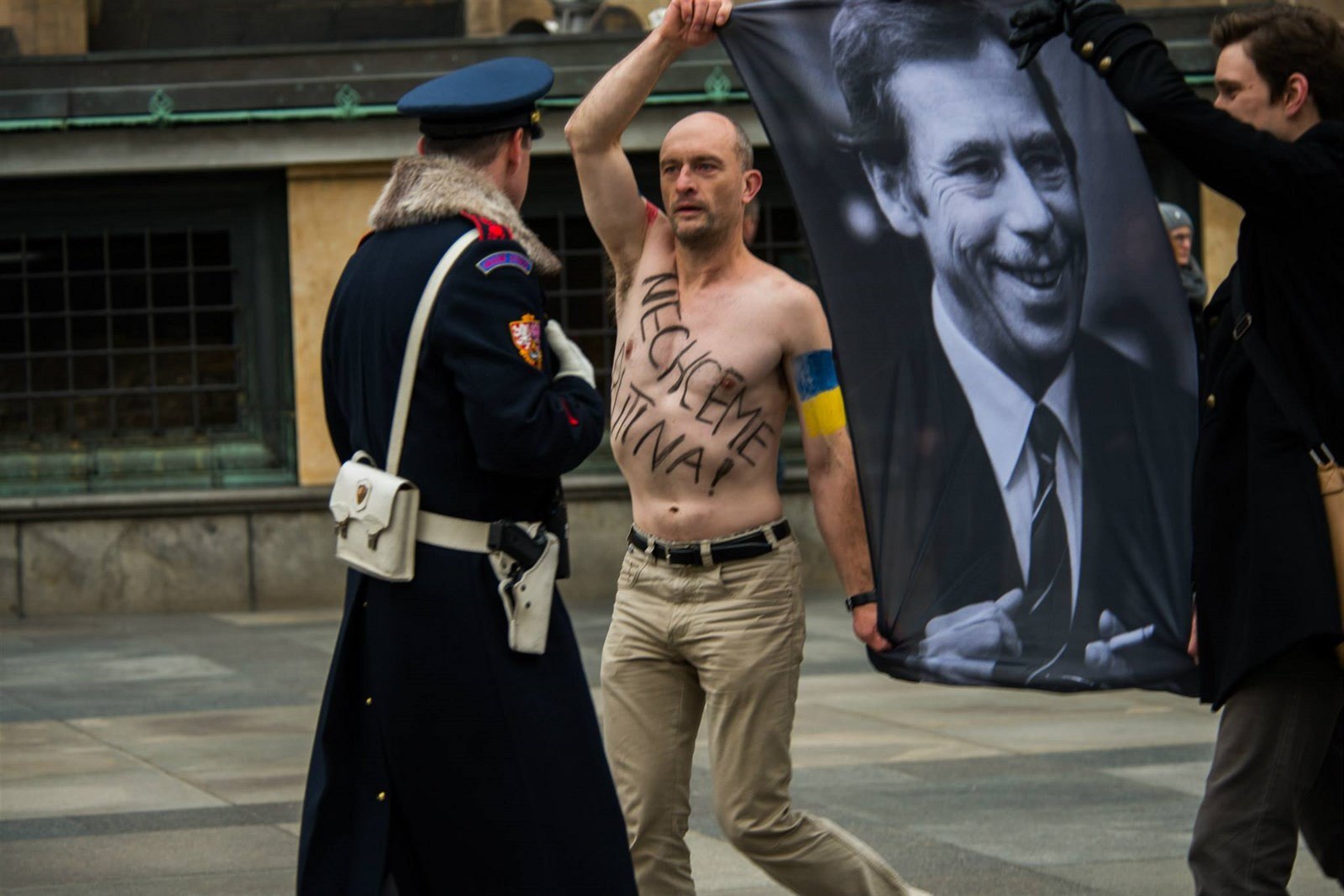 JW57c575_protest8.jpg