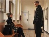 Martina a Martin Váchovi čekají na zajájení soudního líčení. (1. prosince 2014) Martina a Martin Váchovi čekají na zajájení soudního líčení. (1. prosince 2014)